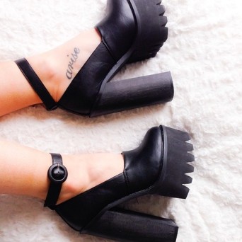 black ankle scullys